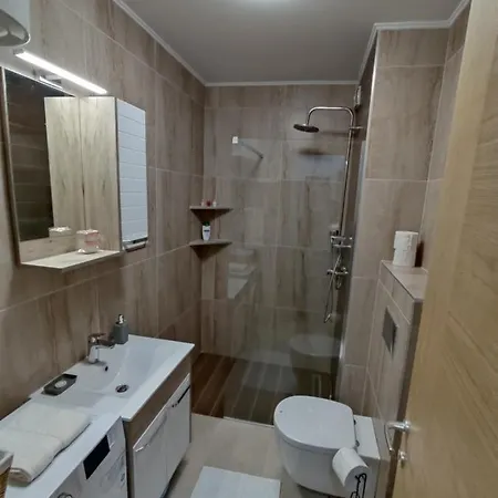 公寓 Apartman Dionis *